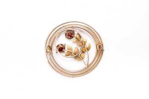 An antique garnet and seed pearl brooch in 9 carat yellow gold - 3