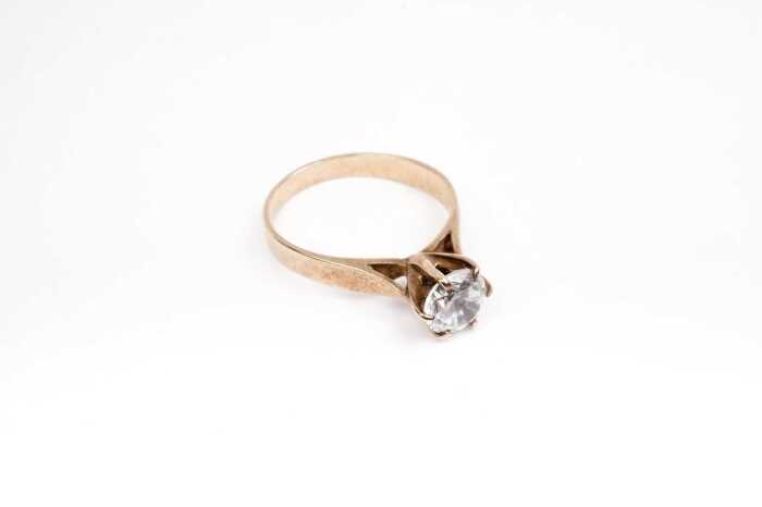 A cubic zirconia solitaire ring in 9 carat yellow gold