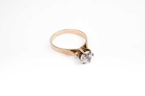 A cubic zirconia solitaire ring in 9 carat yellow gold