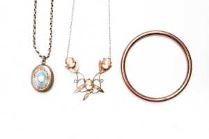 A collection of 9ct lined and rolled gold jewellery