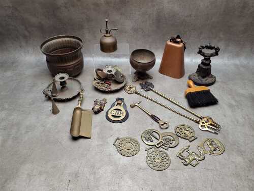 Brass and metalware items