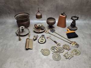 Brass and metalware items