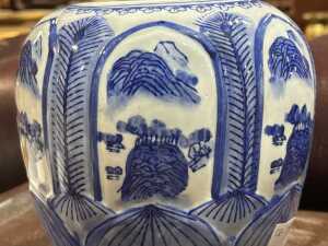 Chinese mid 20th-century export blue and white porcelain vase - 2