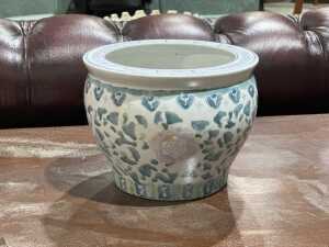 Chinese porcelain jardini&egrave;re, mid-20th century