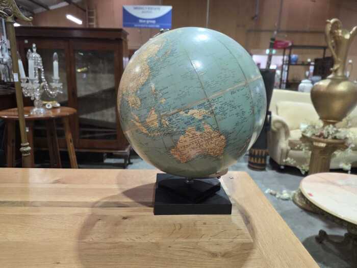 Philip's Challenge Globe, London Geographical Institute, 1958