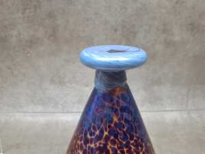 Colin Heaney Iridescent art glass vase. - 3