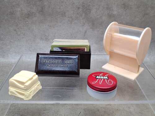 Assorted vintage items