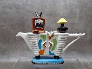 Swineside Ceramics Tea-V Time novelty teapot