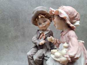 Giuseppe Armani figure of two children having tea - 3