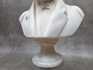A marble-look bust of Beethoven by A. Giannelli - 3