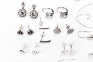 A collection of earrings in sterling silver - 4