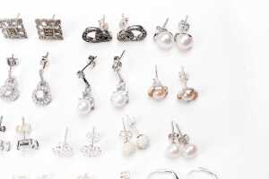A collection of earrings in sterling silver - 3