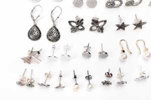 A collection of earrings in sterling silver - 4