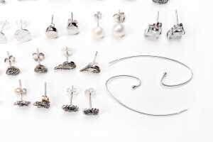 A collection of earrings in sterling silver - 5