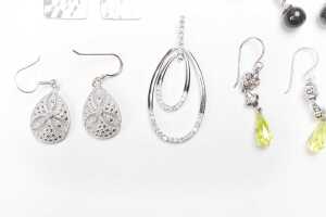 A collection of earrings and one pendant in sterling silver - 4