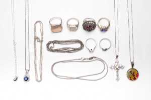 A collection of jewellery in sterling silver