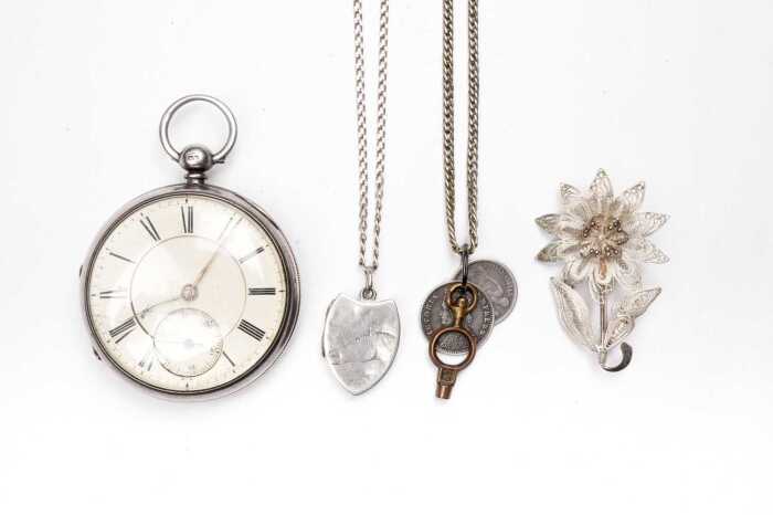 A collection of jewellery in sterling silver