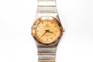 A ladies Omega constellation quartz ladies watch in stainless steel and 18ct gold plating - 2
