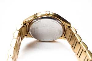 A Citizen Eco Drive watch in gold plated stainless steel - 3