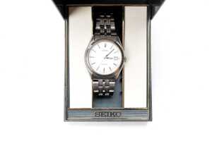 A Seiko SQ 50 watch in stainless steel - 4