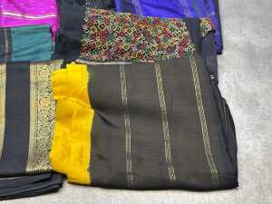 Lengths of silk fabric, assorted colours - 5