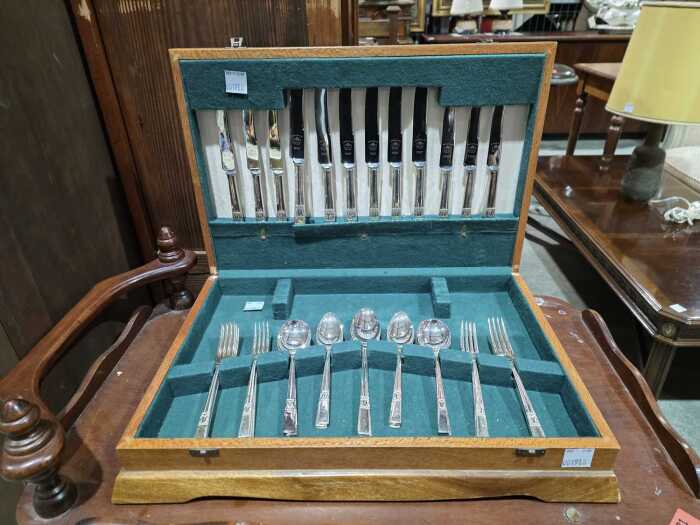 Art Deco Viner & Hall silver-plated cutlery setting for six