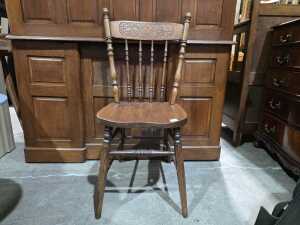 Pressed back kangaroo chair