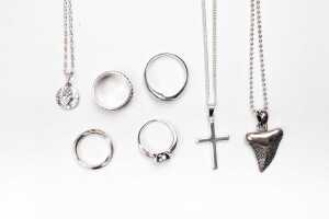 A collection of jewellery in sterling silver