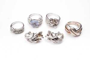 A collection of jewellery in sterling silver