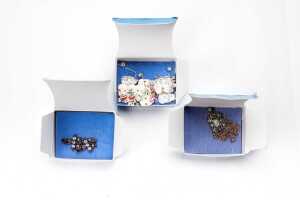 A collection of costume jewellery - 5