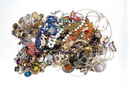 A collection of vintage costume jewellery
