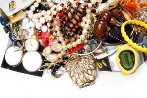 A large collection of costume jewellery and watches - 3