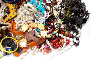 A large collection of costume jewellery and watches - 4