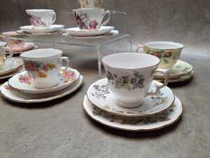 Eight English porcelain trios - 5