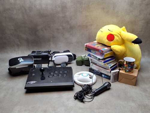 Qnaba Qi Arcade Stick and assorted games