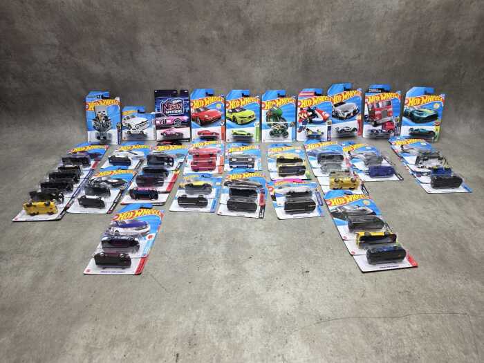 Box of Hot Wheels 50 x mainline Hot Wheels
