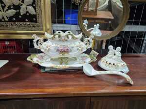 Capodimonte porcelain tureen with spoon and saucer - 2
