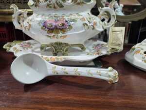 Capodimonte porcelain tureen with spoon and saucer - 6