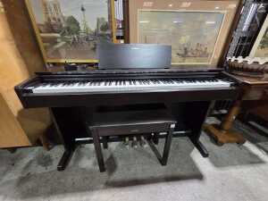 YAMAHA E-piano with stool