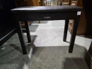 YAMAHA E-piano with stool - 4