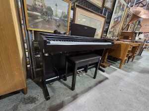 YAMAHA E-piano with stool - 7