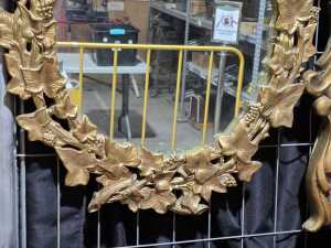 Carved timber gilt mirror with ivy design - 2