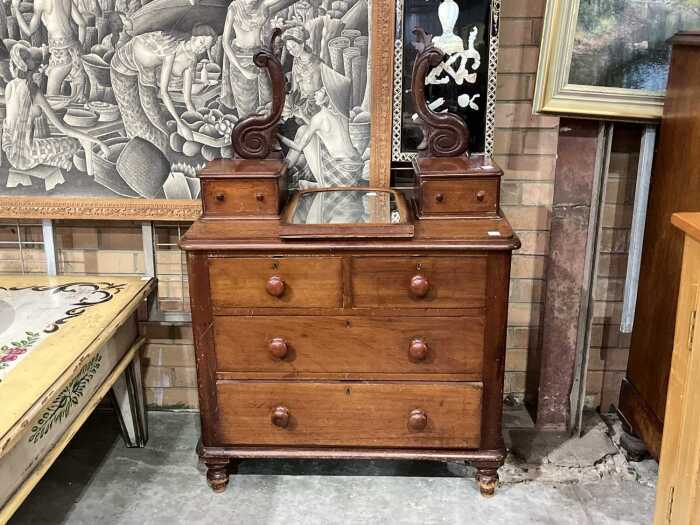 Victorian cedar Duchess dressing chest
