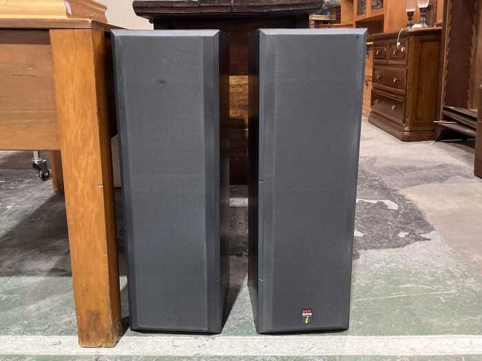 Pair of B&W 600 Series I speaker