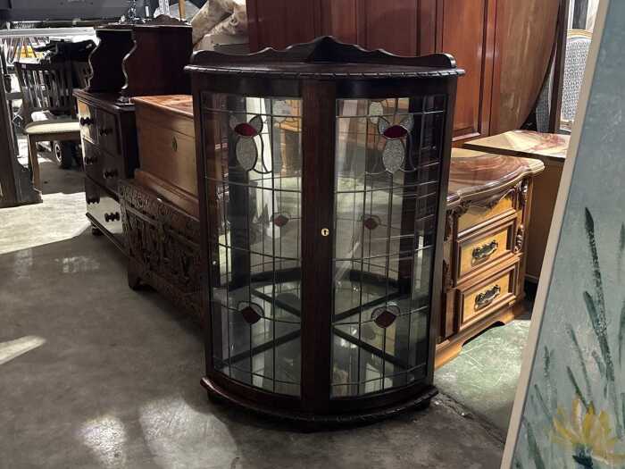 Leadlight display corner cabinet