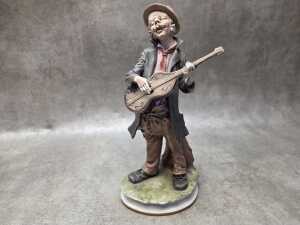 Group of Capodimonte porcelain figures - 4