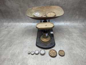 Antique brass scales with weight - 3