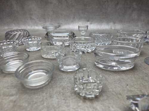 Miniature glass vessels