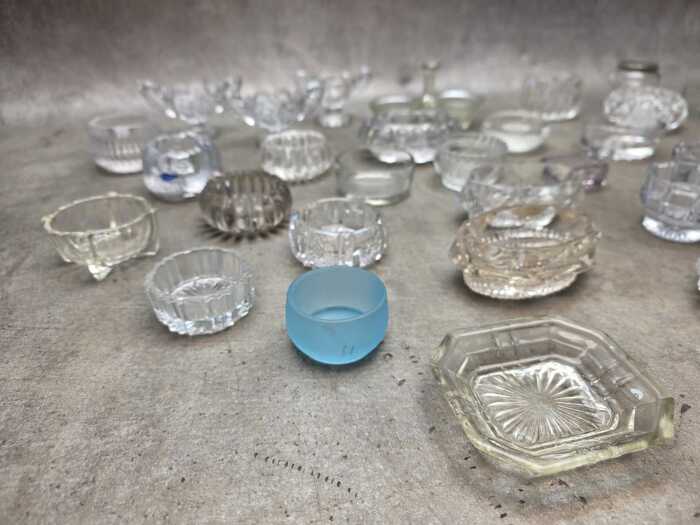Miniature glass vessels