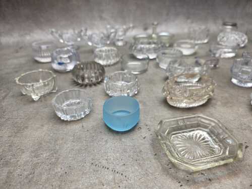 Miniature glass vessels
